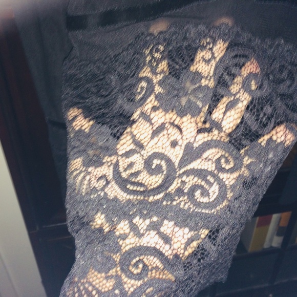 Ladies/girls - A Gorgeous Le Chateau Black lace, mesh and satin blouse - S - Picture 6 of 8